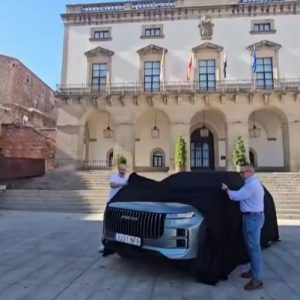 Cáceres acoge la tercera etapa del Mundial de Rally-Raid y la presentación de un nuevo vehículo solidario de Ela Extremadura.